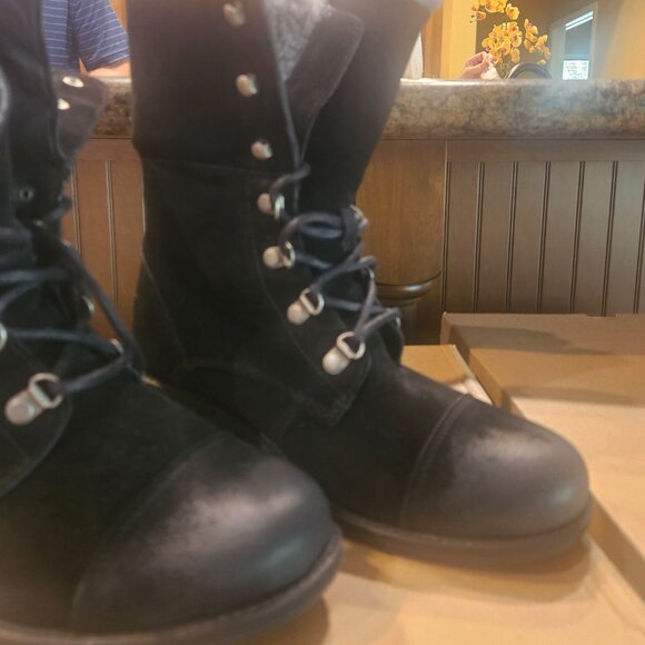 UGG GRADIN BOOT - NEW WITH BOX - Picture 3 of 4